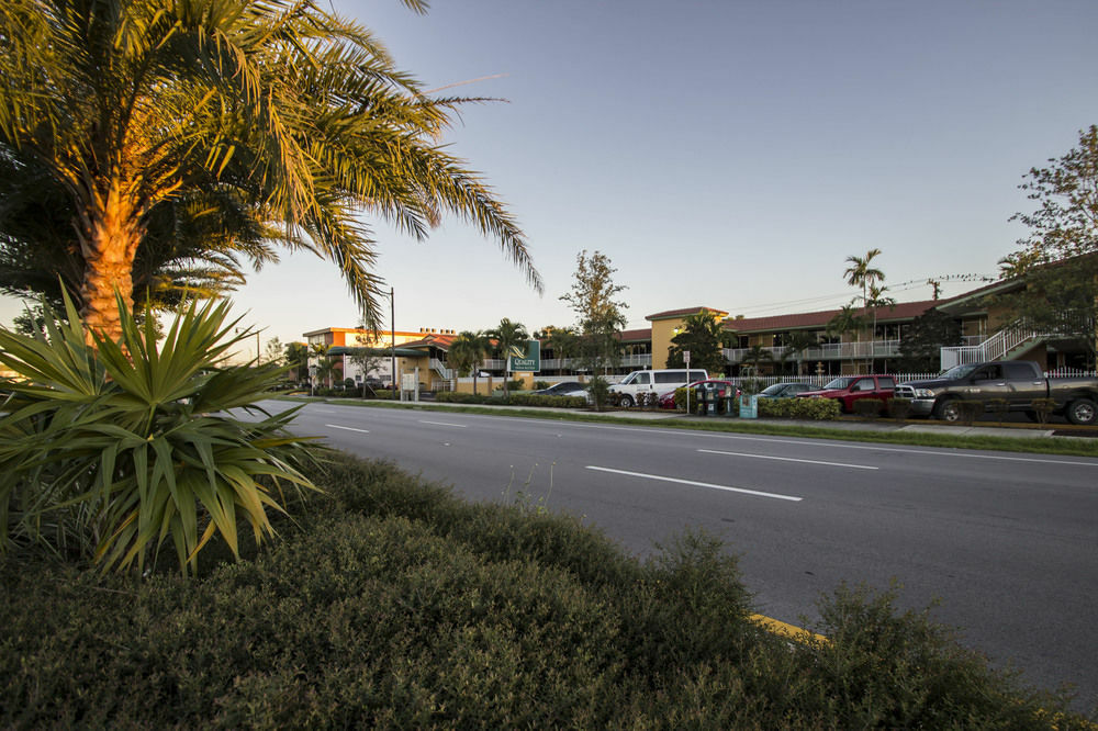 Quality Inn & Suites Airport-Cruise Port Hollywood Exterior photo